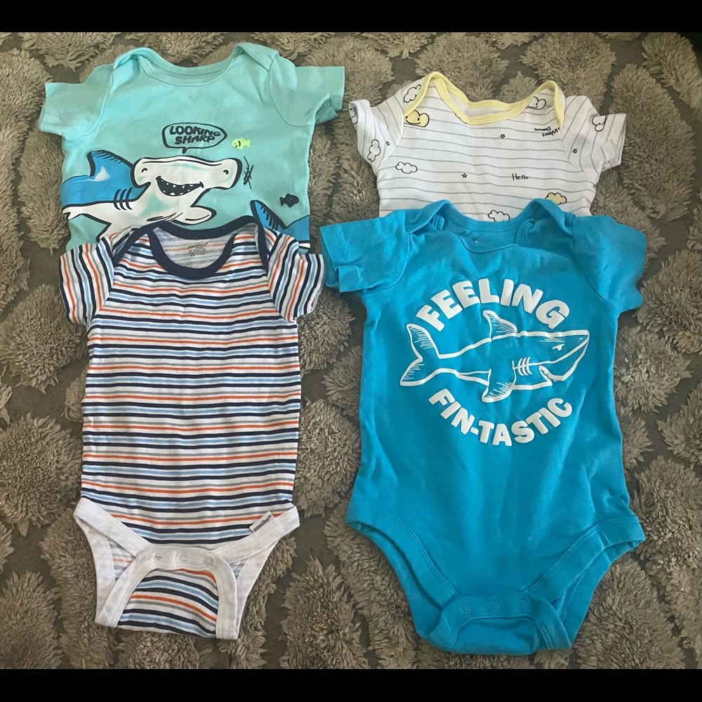Lot of 6 onesies size 3-6 mos